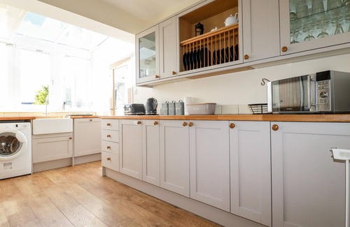 Crantock Cottage | SEAWYNDS, pet friendly, character holiday cottage in Crantock