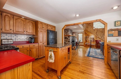Standish House | Sebago Lake Retreat | Sleeps 10 | Lakefront Views