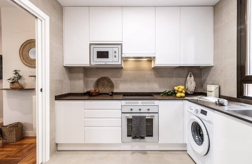 Chamberi Apartment | Sebastiano - 3 bedrooms and balcony in Almagro