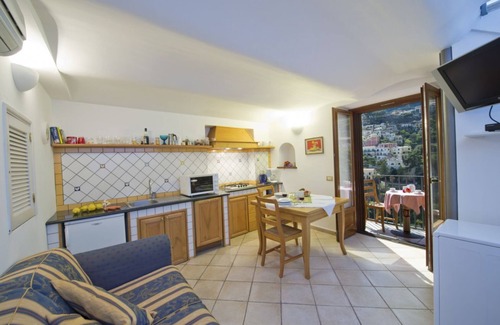 Arienzo Apartment | Sebastien Balcony central Positano