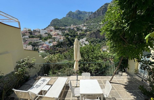 Arienzo Apartment | Sebastien Garden along via Marconi Positano