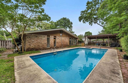 Fort Walton Beach House | Secluded 3BR Family Home w/Pool - 15 min to Beach