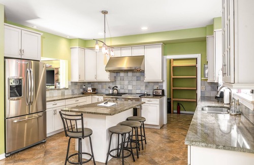 Killington House | Secluded 5K Sq Ft Retreat: Sauna, Hot Tub & Games