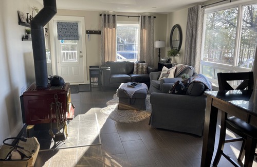 Greater Madawaska Cottage | Secluded and Cozy allnSeason Lakefront Cottage (No Pets)