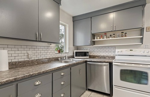 Millcreek House | Secluded and Quiet on Wooded Lot w/Stream 30 min to Resorts 6