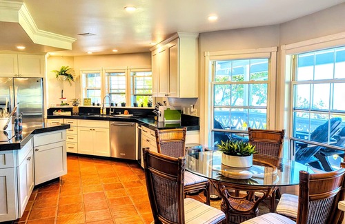Kailua-Kona Bed & Breakfast | Secluded B&B Elegance on 3 Acres: 4 King Suites, Minutes from Beach & Kona!