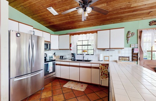 Key Largo House | Secluded beach hideaway with wide ocean views, kayaks & canoes