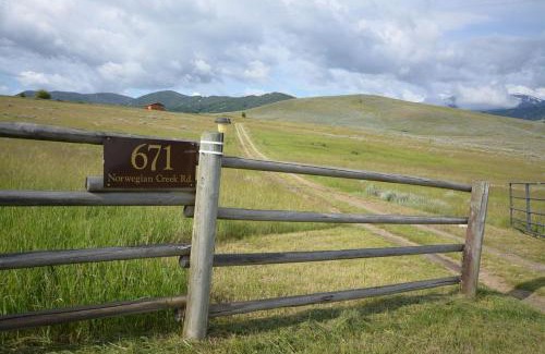 Harrison House | Secluded Cabin Rental for a Peaceful Vacation in Montana