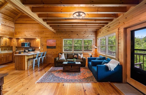 Gatlinburg - Pigeon Forge Cabin | Secluded Cabin with Mountain Views, Pool & Golf!