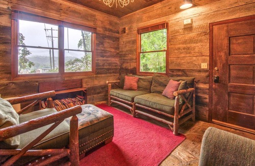 Bryson City Cottage | Secluded cottage in quiet, walkable location with WiFi, fire pit, grill & deck