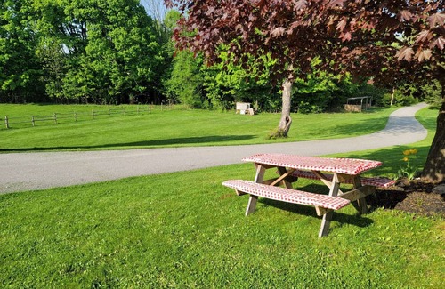 Oro-Medonte Cottage | Secluded Countryside Estate