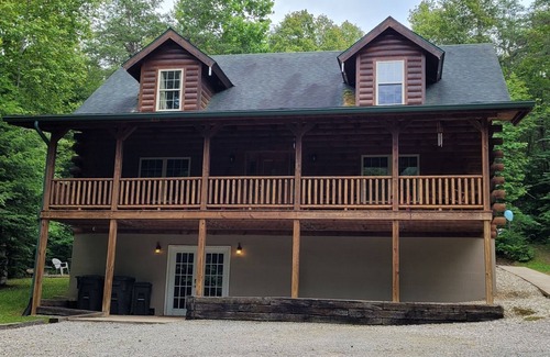 Logan Cabin | Secluded cozy cabin nestled among the hemlocks and rock formations in Hocking