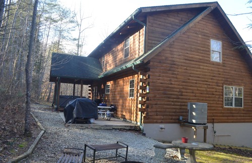 Logan Cabin | Secluded cozy cabin nestled among the hemlocks and rock formations in Hocking