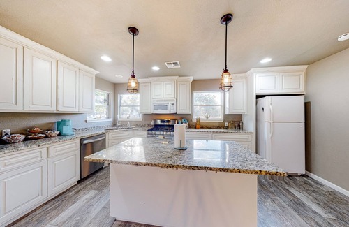 Fredericksburg House | Secluded, Dog-Friendly Getaway w/Beautiful Views, a Large Yard, & Free WiFi