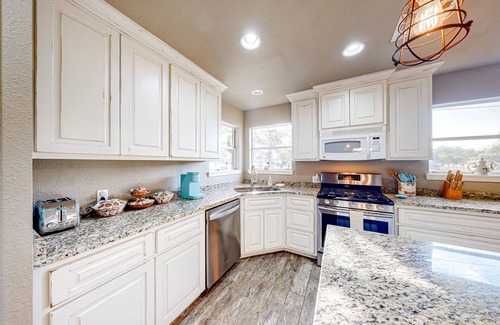 Fredericksburg House | Secluded, Dog-Friendly Getaway w/Beautiful Views, a Large Yard, & Free WiFi