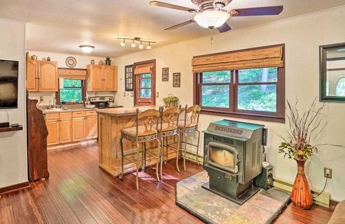 East Durham Cabin | Secluded East Durham Cabin Retreat w/ Deck!