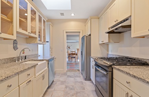 Montauk House | Secluded English stone cottage set on 1.5 acres with heated pool & conservatory