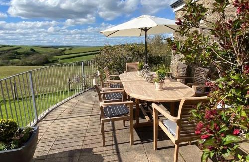 Malborough House | Secluded Escape near Salcombe - Newhouse Barn.