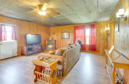Everton House | Secluded Everton Retreat with Ozark Mountain Views!