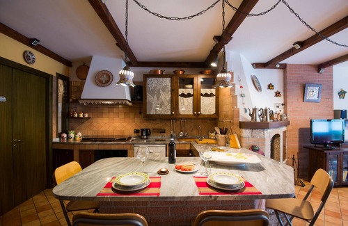 Potenza Villa | Secluded garden in a typical Southern Italy's house in villa-Fireplace&freeWiFi
