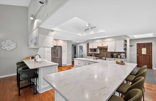 Niles House | Secluded Luxe 5BR Estate w/Pool, Wineries, Near ND