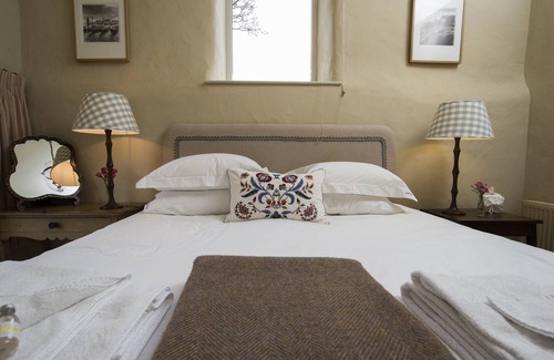 Pentrefelin Cottage | Secluded Luxurious Award Winning 3 Bed Cottage with Sea Views and Walled Gardens