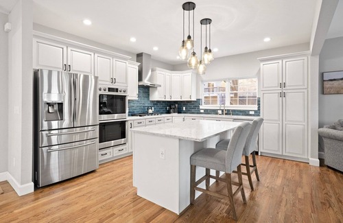 Skyland House | Secluded Luxury Home with Pool and Hot Tub in Asheville * 15 min to Downtown!