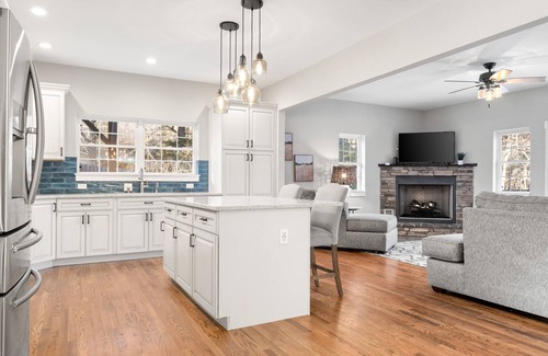 Skyland House | Secluded Luxury Home with Pool and Hot Tub in Asheville * 15 min to Downtown!