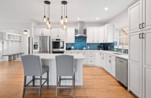 Skyland House | Secluded Luxury Home with Pool and Hot Tub in Asheville * 15 min to Downtown!