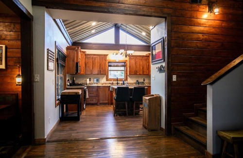 Belton Cabin | Secluded Luxury Log Cabin On 5 Acres With Game Room