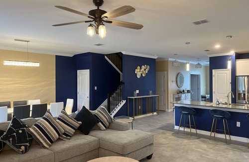 Kissimmee House | Secluded Luxury: Private Pool Villa Near Disneyland