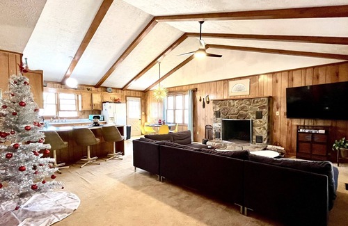 Mineral Bluff Cabin | Secluded Mid Century Hideaway