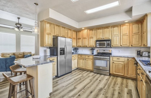 Rainbow Valley House | Secluded Modern Mountain Home, Views, Wifi, Hot Tub