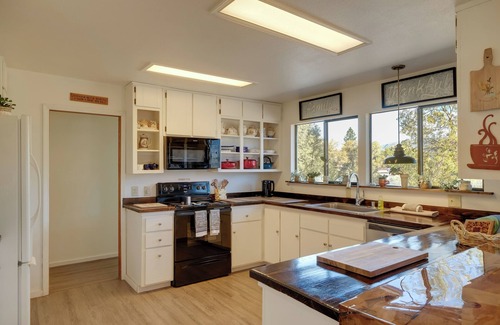 North Fork House | Secluded Mountain Hideaway < 8 Miles to Bass Lake!