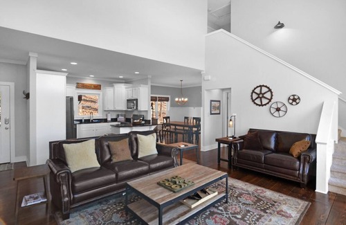 Big Canoe House | Secluded Mountain Retreat - Little Canoe