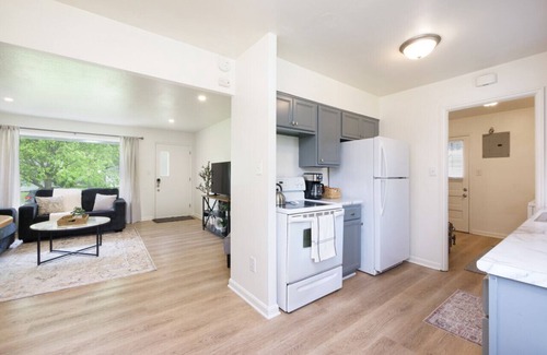 Parma Heights Apartment | Secluded & Renovated Home With Backyard & Hot Tub!