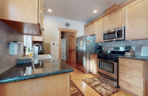 Cle Elum House | Secluded retreat with stunning views, private hot tub, game room & fireplace
