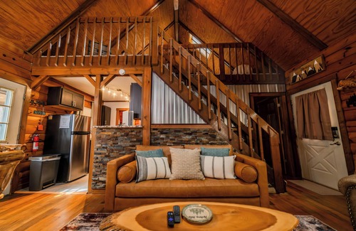 Rockbridge Cabin | Secluded Romantic Escape with Creek View/Hot Tub/Fire Pit/Heart of Hocking Hills