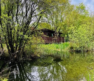 Allerthorpe Ski Chalet | Secluded Rustic Cabin - A Digital Detox Paradise.