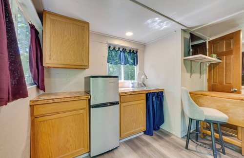 Booneville Cabin | Secluded St Charles Cabin w/Gas Grill + Fire Pit!
