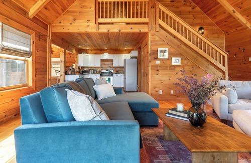 East Chatham House | Secluded w/Deck Views, Hot Tub, & Ping Pong | Hudson in the Berks by AvantStay