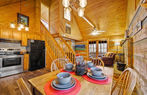 Gatlinburg - Pigeon Forge Cabin | Secluded, Yet Convenient to All Attractions!