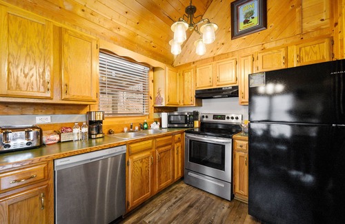 Gatlinburg - Pigeon Forge Cabin | Secluded, Yet Convenient to All Attractions!
