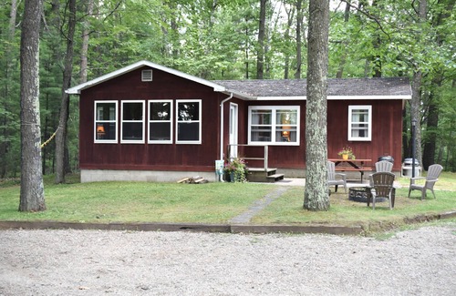 Rhinelander Cabin | Seclusion, water, and sand await your family.