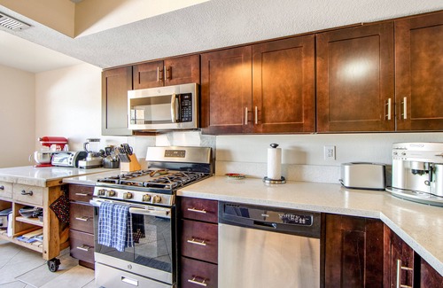 Palm Springs Apartment | Second-floor condo with gorgeous view, pool, hot tub & tennis - 2 dogs OK