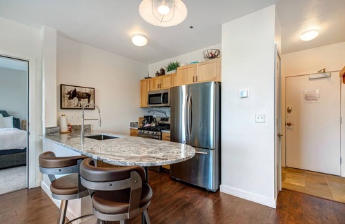 Park City Condo | Second-floor condo with mountain & lake views, pool, hot tubs, gym & fireplace