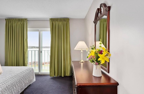 North East Hotel | Second Floor East Standard Suite