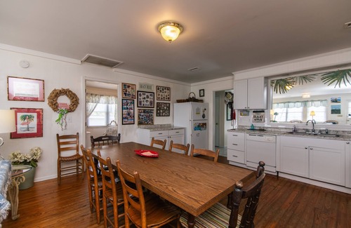 Edisto Island House | Second Row Classic w/Beach & Ocean Views from Sun Deck;Cable TV/WiFi;Minutes to Restaurants