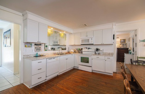 Edisto Island House | Second Row Classic w/Beach & Ocean Views from Sun Deck;Cable TV/WiFi;Minutes to Restaurants