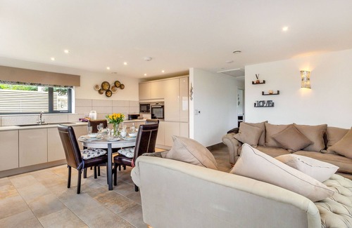 South Charlton Cottage | SECRET KINGDOM COTTAGE, family friendly, with a garden in Warkworth